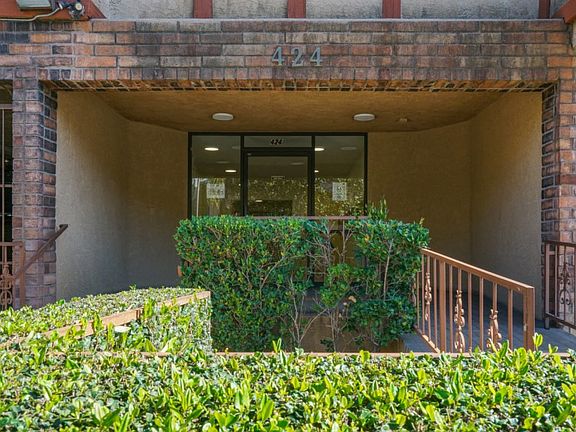 3rd image of 424 S Westmoreland Ave APT 211