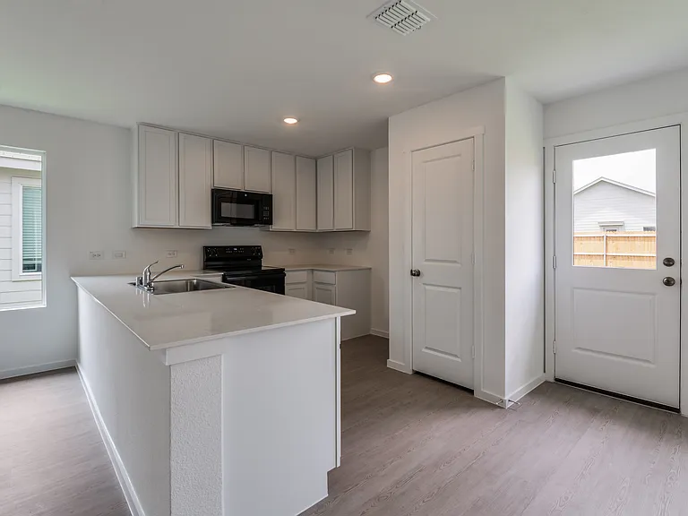 538 Montclair Ave — Photo 4