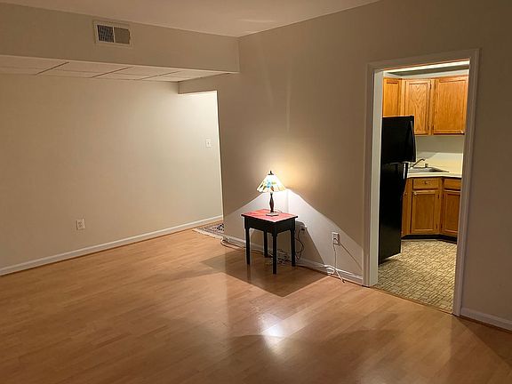 View hallway/kitchen entry
