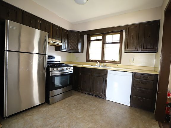 2nd image of 1282 Dean St