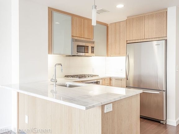 3rd image of 200 N End Ave APT 6H