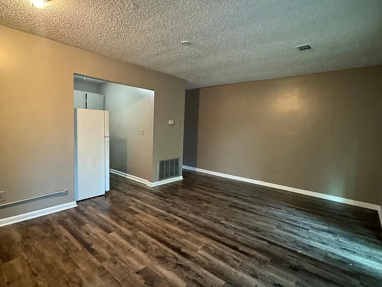 4725 Hoffman Rd #5 — Photo 1