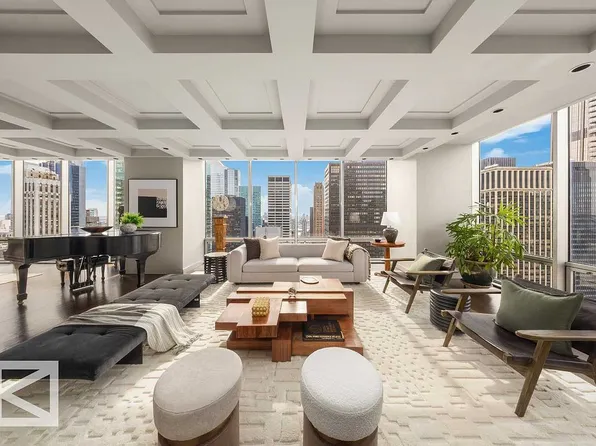 641 5th Ave, New York, NY 10022