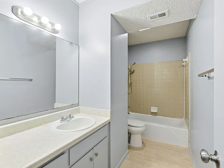 2319 Greenfield Pkwy — Photo 35