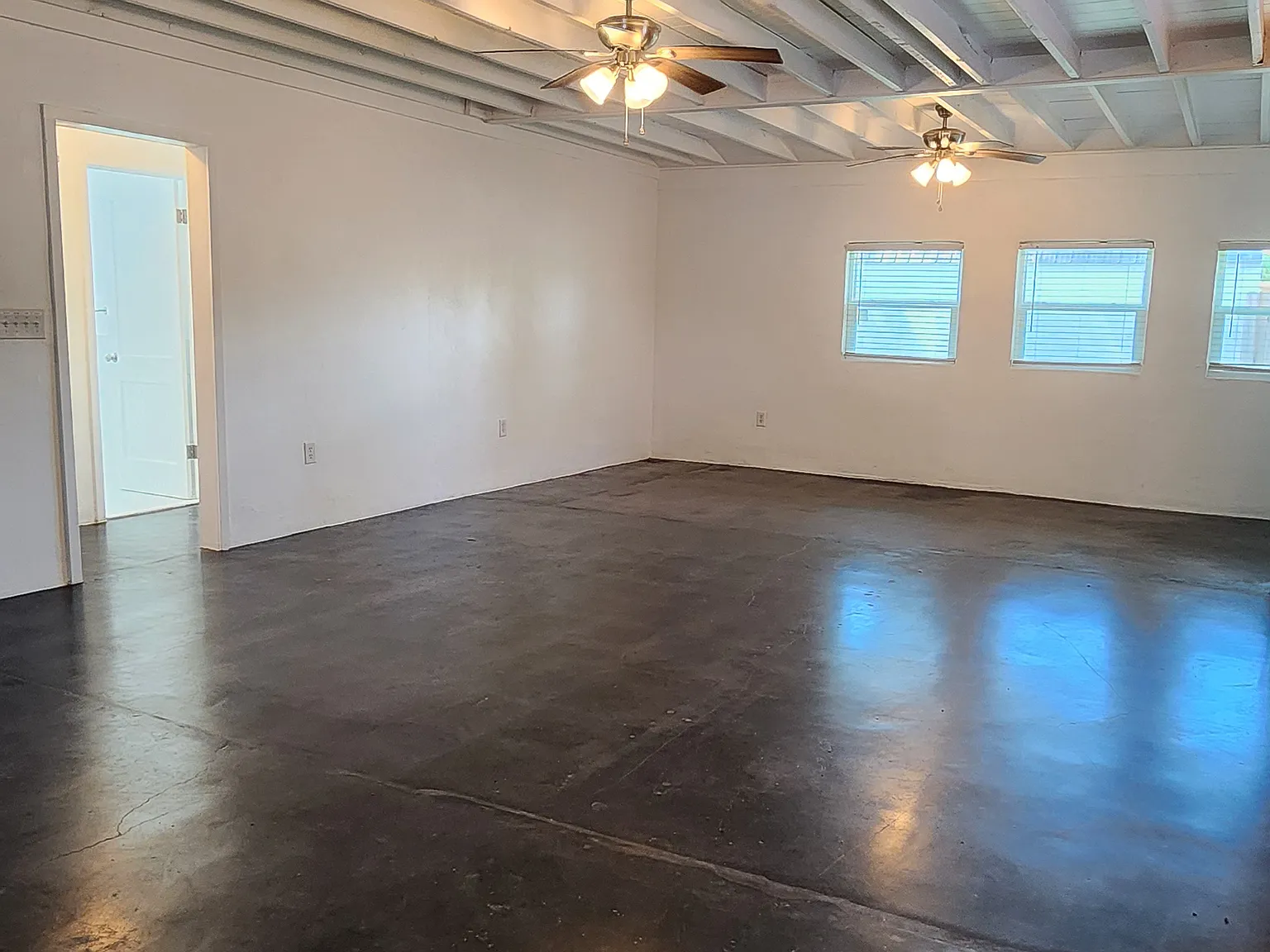 3 bed, 1200 sqft, $2,400 — Photo 2