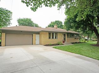 11908 Elmhurst Pkwy, Wauwatosa, WI 53226