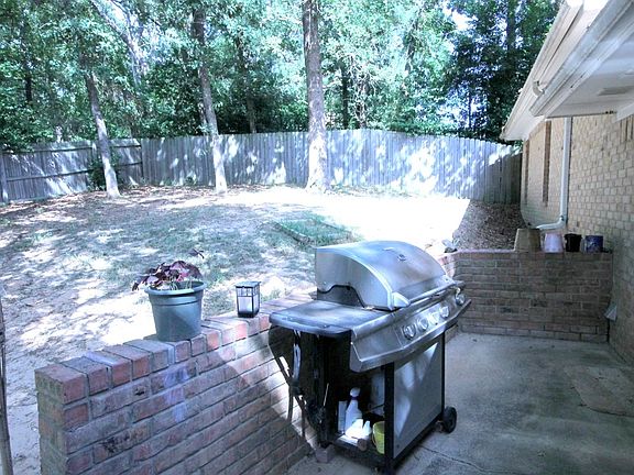 4th image of 303 Lone Star Ln