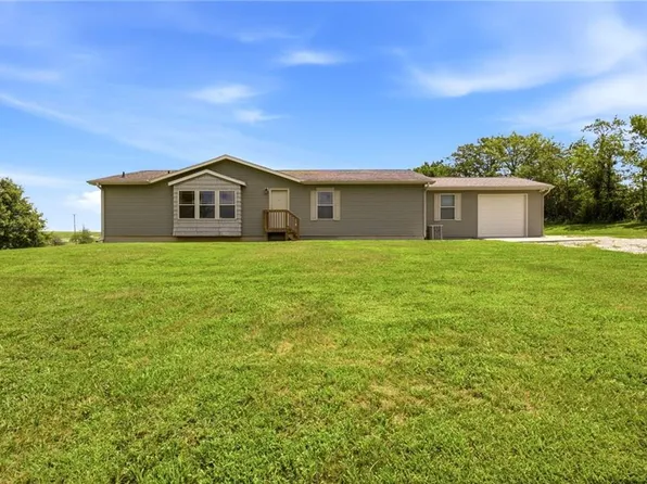 13520 S Sam Moore Rd, Lone Jack, MO 64070