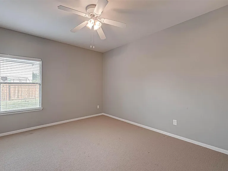 502 Mornington Ln — Photo 27