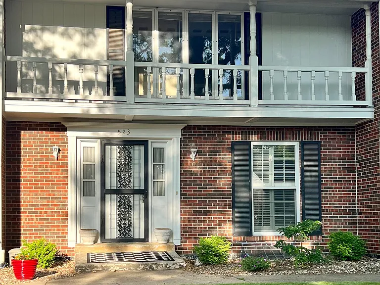 523 Garden Ct — Photo 19