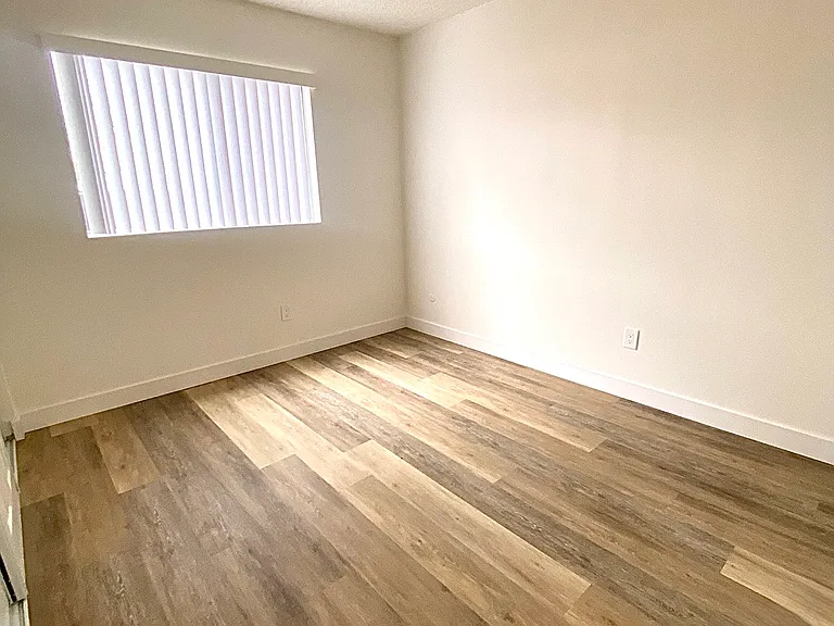 240 E Madison Ave #1 — Photo 6