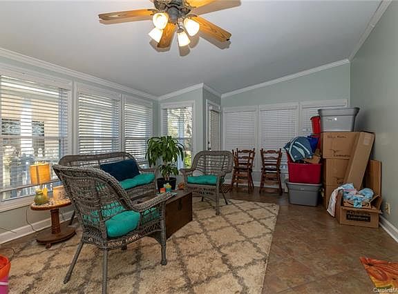 5th image of 2402 Shaw Ave