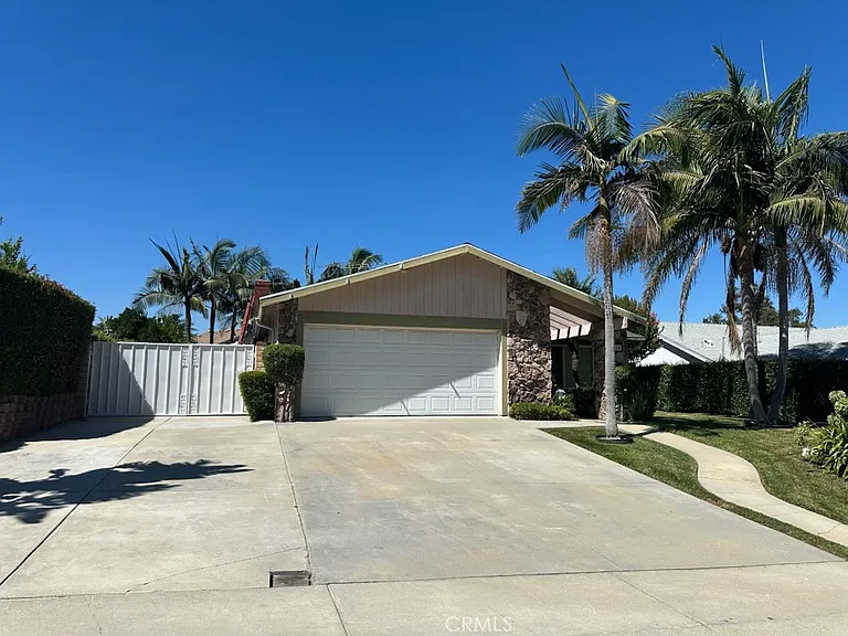 3464 Bayberry Dr — Photo 1