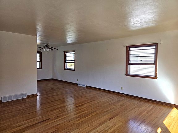 4th image of 204 Warren Ave
