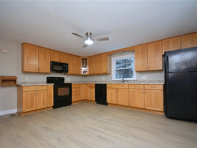 27 Boughton Ave — Photo 7