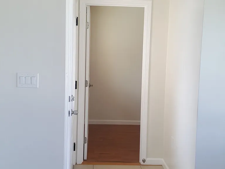 1922 10th Ave — Photo 6