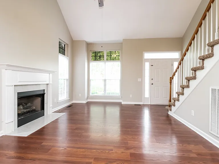 131 E Braxton Ln — Photo 5