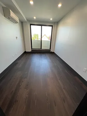 Rented by Delmark Realty LLC | media 52