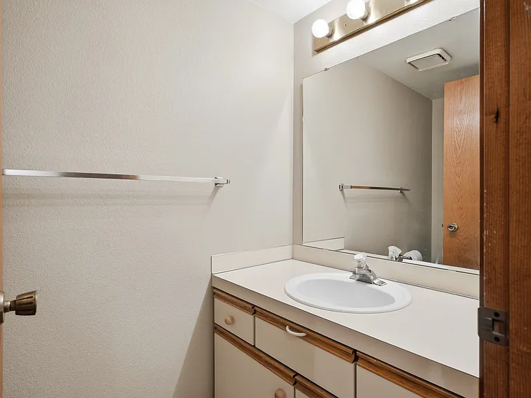 325 Division St #108 — Photo 9