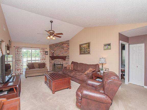 3rd image of 1943 Waterford Dr