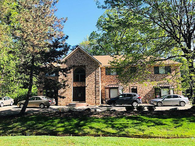 2nd image of 876 Taj Dr
