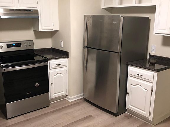 2nd image of 2811 Langley Ave APT 113