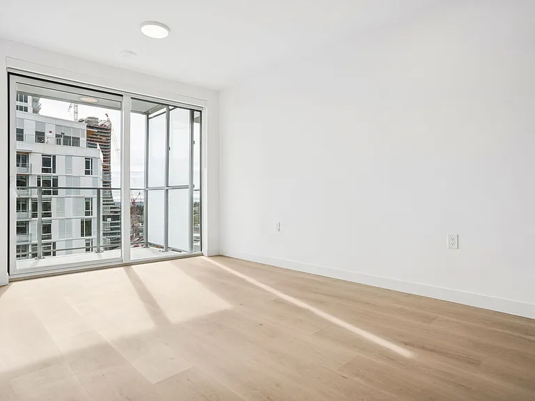 5670 Cambie St — Photo 31