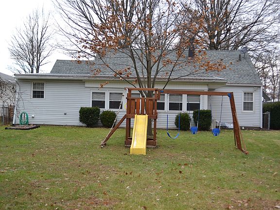 2nd image of 131 W Parkwood St