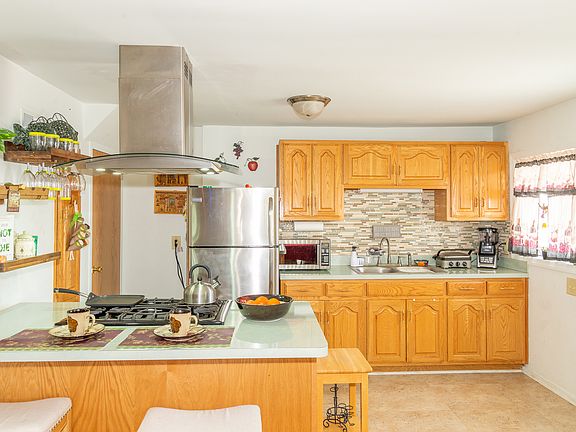 2nd image of 445 Dogwood St