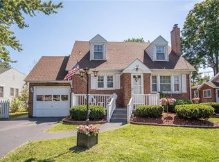 65 Pleasant View Dr, Lancaster, NY 14086