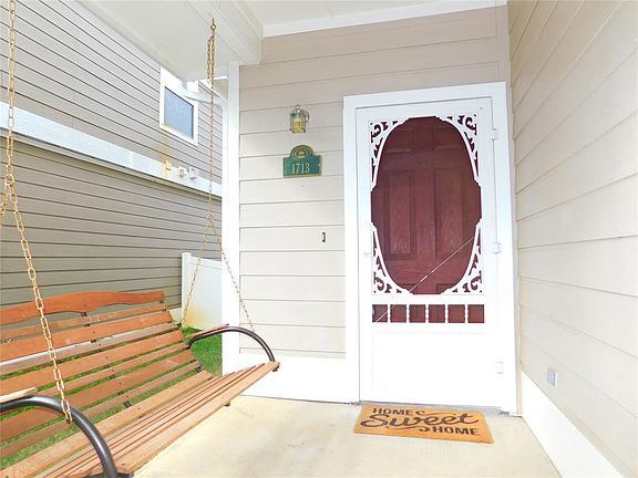 3rd image of 1713 Cambridge Dr