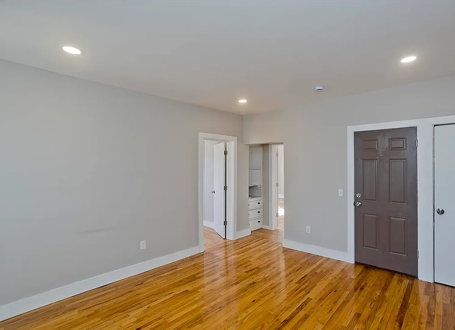 2 Bedroom-Westfield Ma — Photo 3