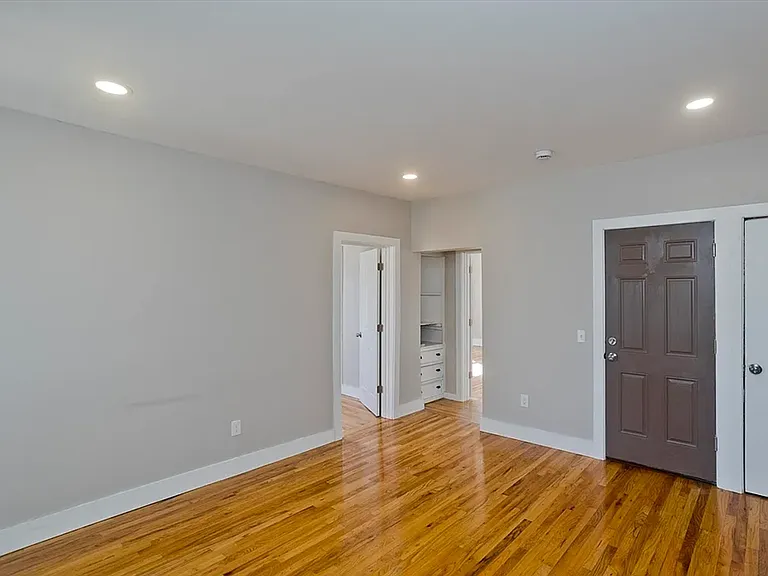 13 Hampden St — Photo 3