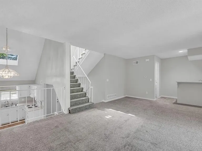 10002 W 86th St — Photo 8