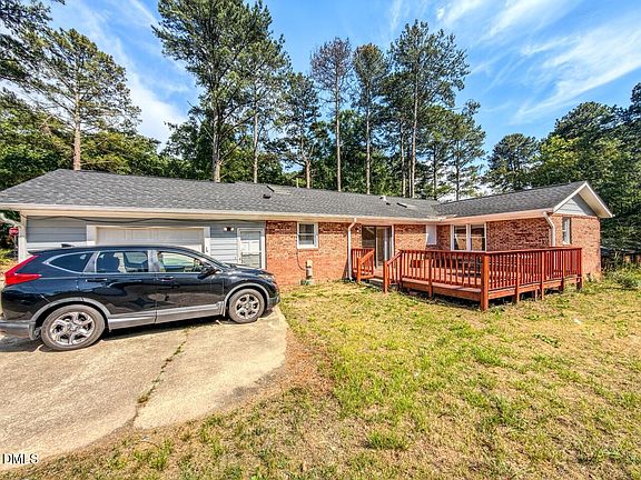 5th image of 933 Greenwood Cir