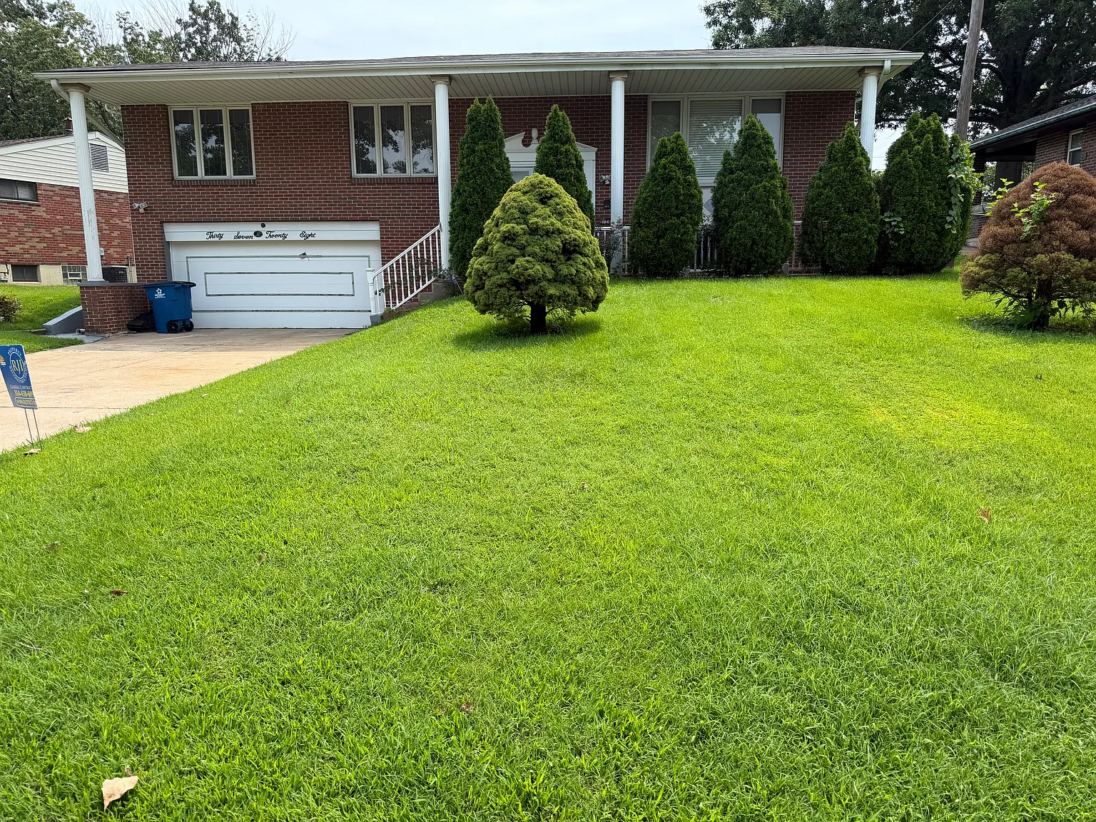 3 bed, 2200 sqft, $2,200 — Photo 2