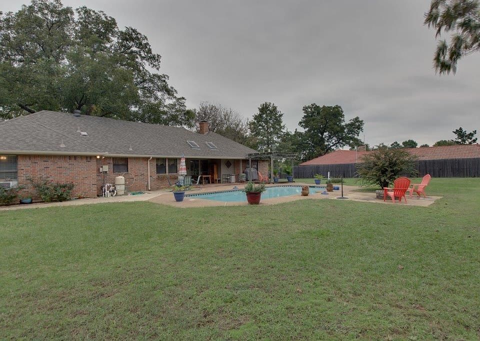 1st image of 130 Meadow Knoll Dr