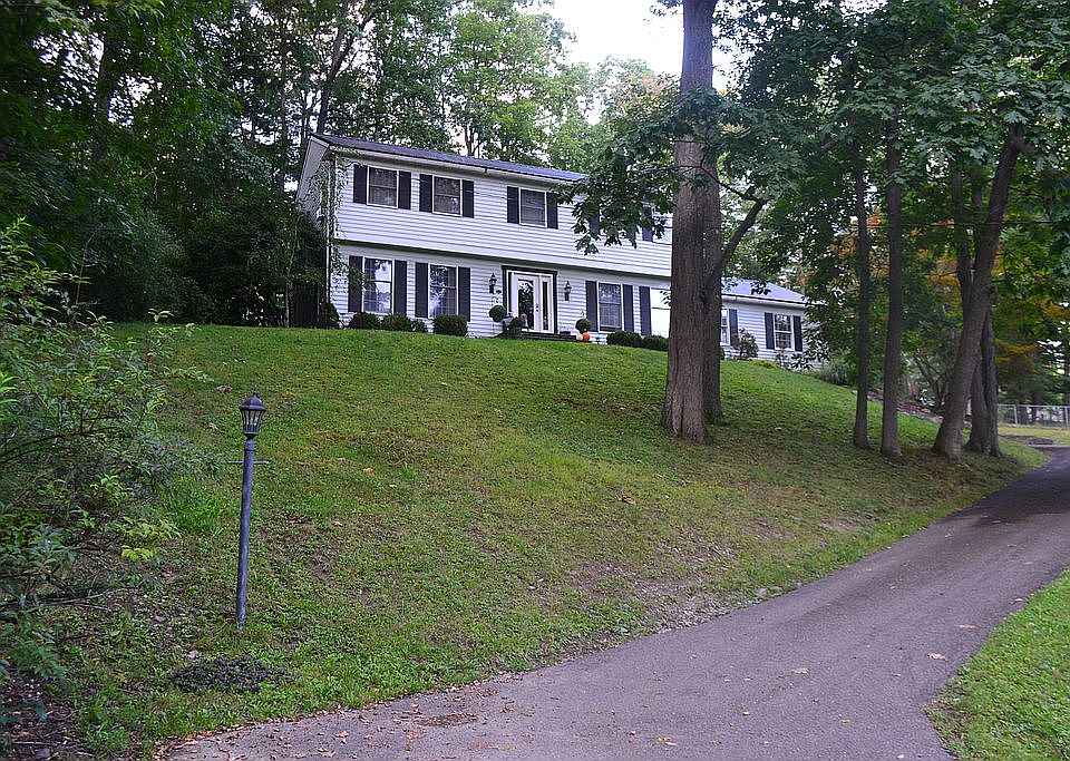 1st image of 10 Courtly Cir