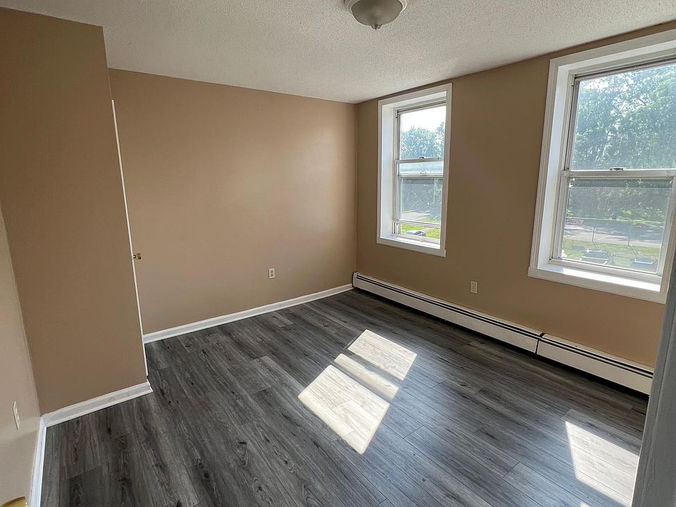 3rd Floor Unit - Bedroom