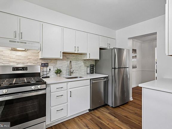 3rd image of 742 College Pkwy #7