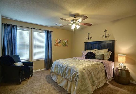 4th image of 3122 Claremont Dr