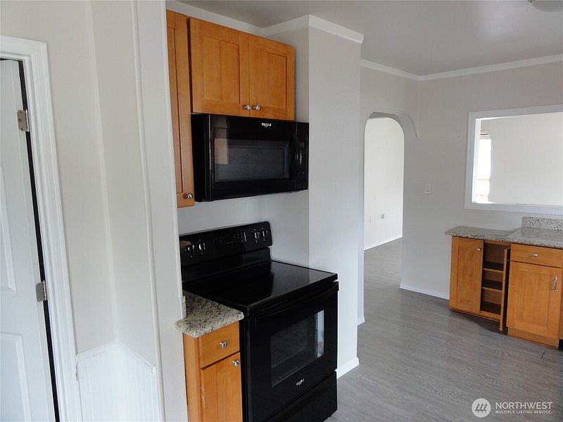 4th image of 411 7th Street SE
