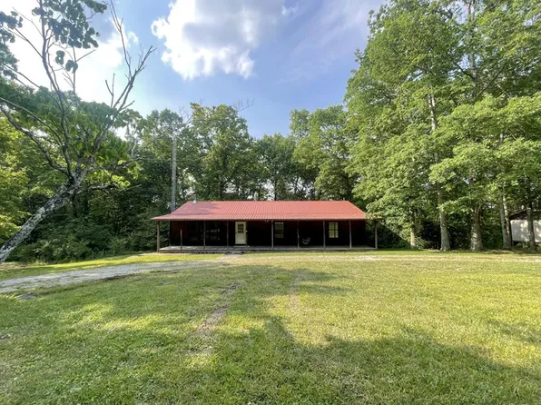 96 Robbins Nest Dr, Crossville, TN 38571