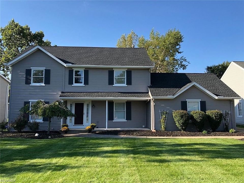 Welcome to 13088 Jacque Road in the Maple Brook subdivision of Strongsville.