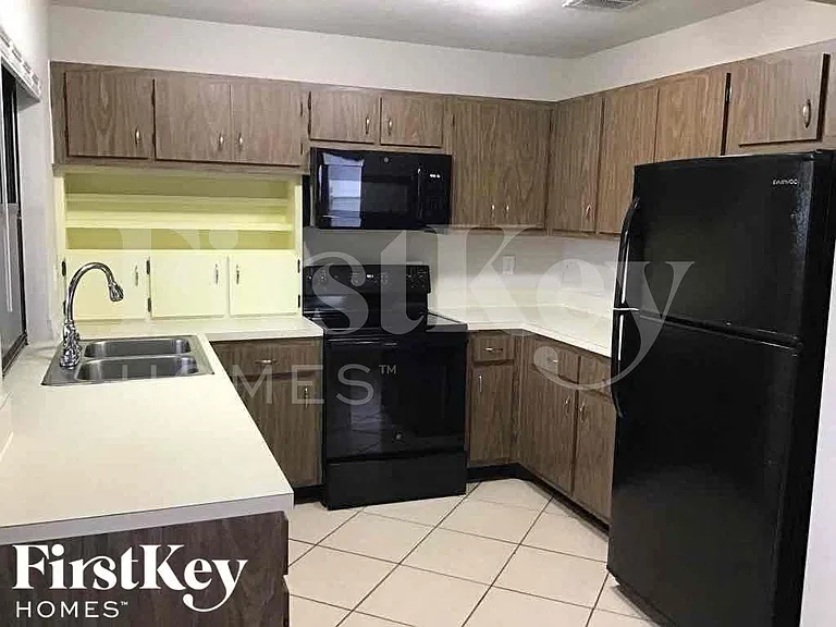 3415 SE 4th Ave — Photo 6