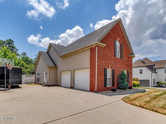 2nd image of 9328 Ivywood Ln