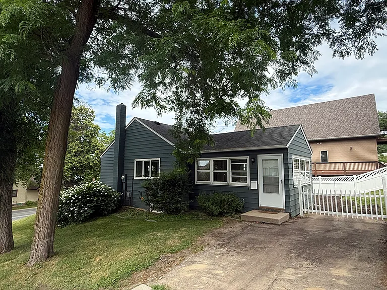 1 E Lake St — Photo 15