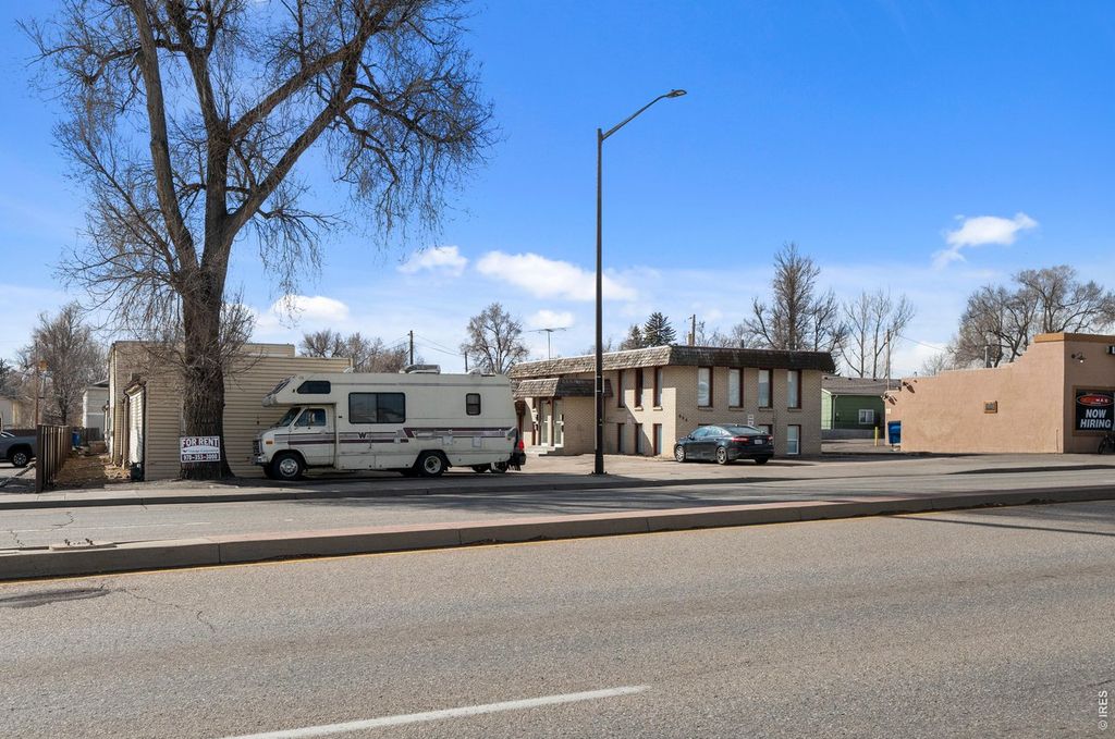 604-606 E Eisenhower Blvd