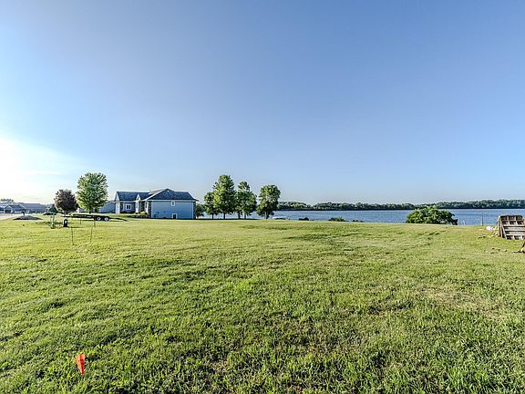 4th image of 150 W Bay Rd