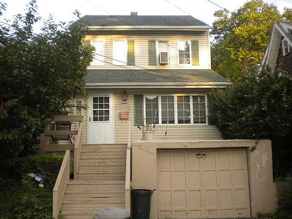 2nd image of 22 Ludwig St